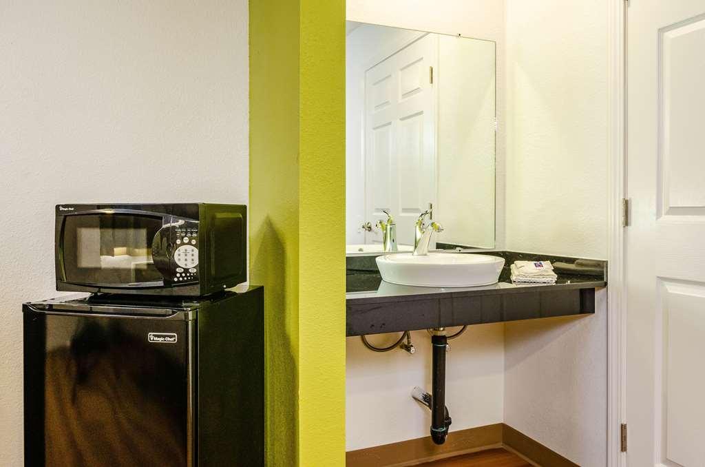 Studio 6-Fresno, Ca - Extended Stay Pinedale Room photo