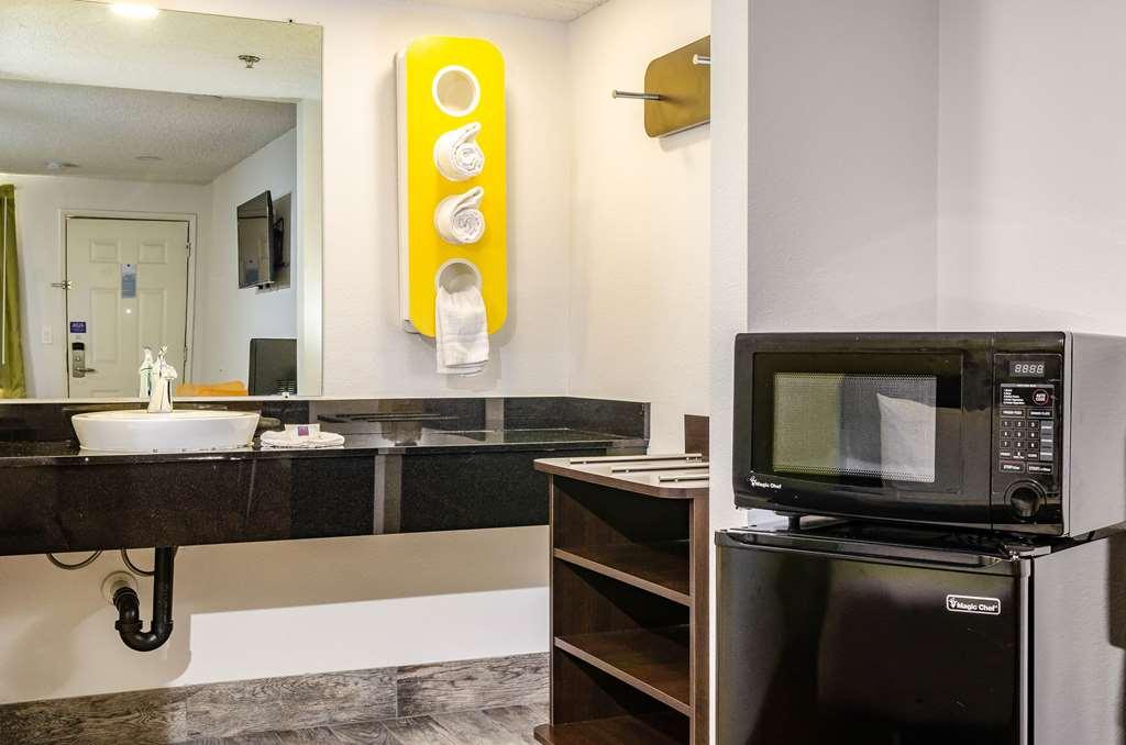Studio 6-Fresno, Ca - Extended Stay Pinedale Room photo