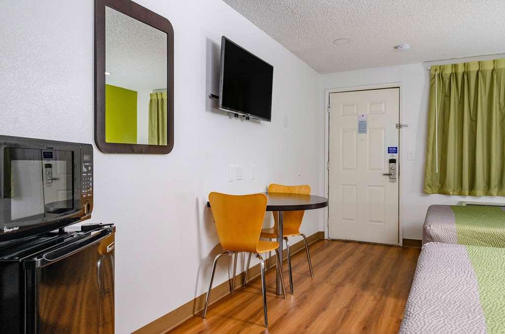 Studio 6-Fresno, Ca - Extended Stay Pinedale Room photo